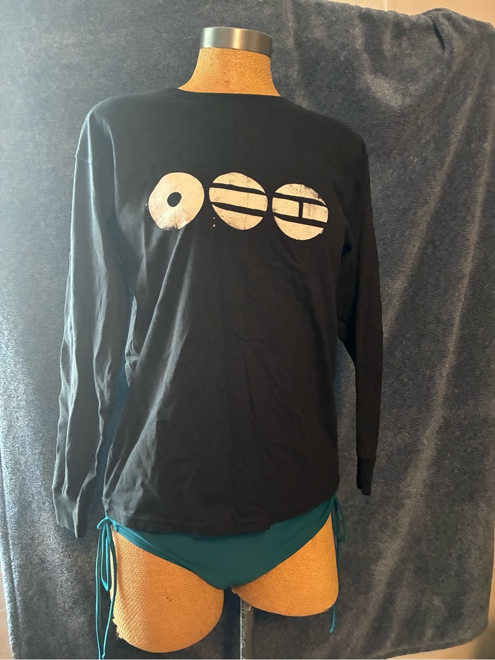 Black Women's Long-Sleeve Graphic Tee